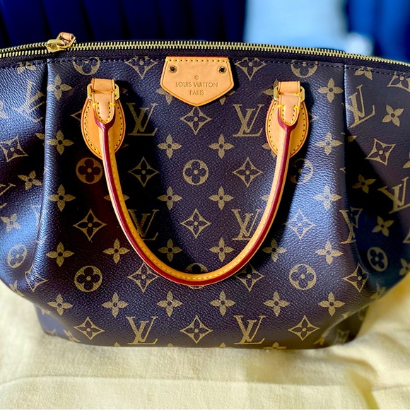 Like new Turenne Monogram PM. Beautiful bag ,but strap is...